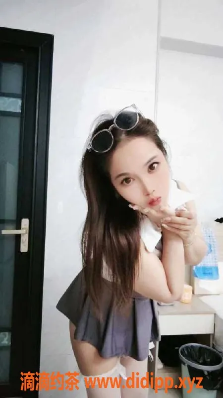 广州楼凤-白云飞飞，32岁制服风骚少妇，160cm，500元体验