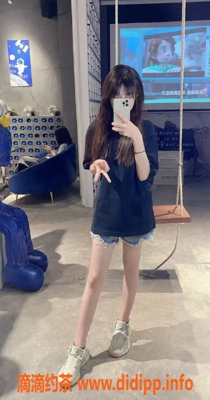 上海楼凤-长宁小礼物，160厘米嫩妹，1200元45分钟