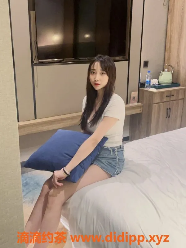 重庆楼凤资源信息,南坪雪儿，170身高，胸围C，18岁火热服务