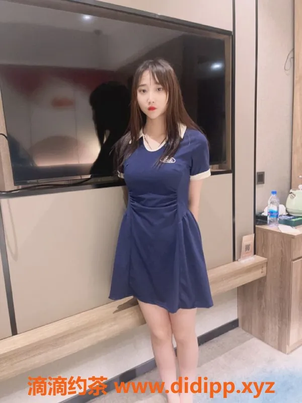 重庆楼凤-南坪雪儿，170身高，胸围C，18岁火热服务