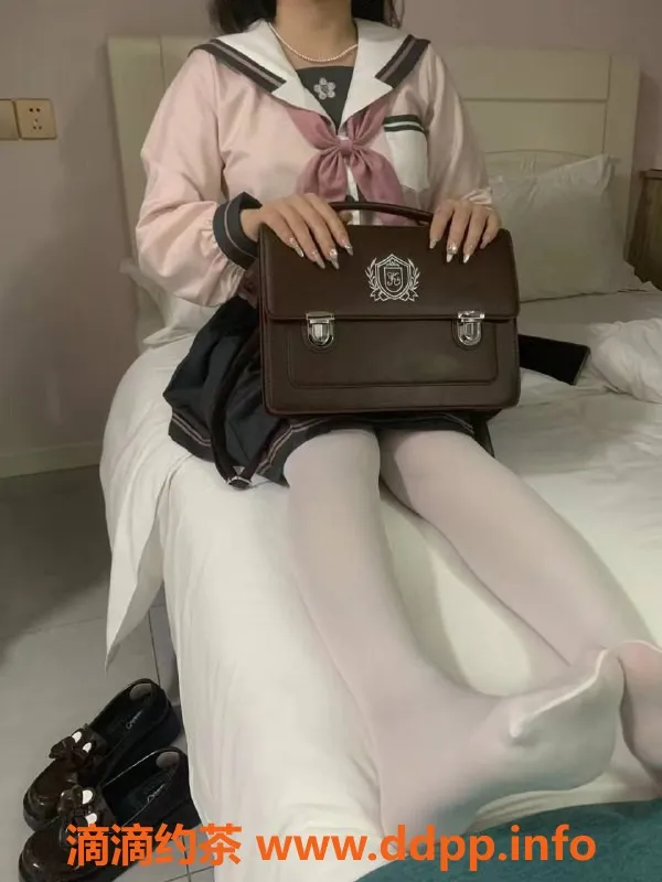 重庆楼凤-重庆渝北婷婷，18岁162cm，108斤C杯服务