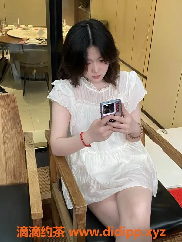 重庆楼凤-重庆渝北婷婷，18岁162cm，108斤C杯服务