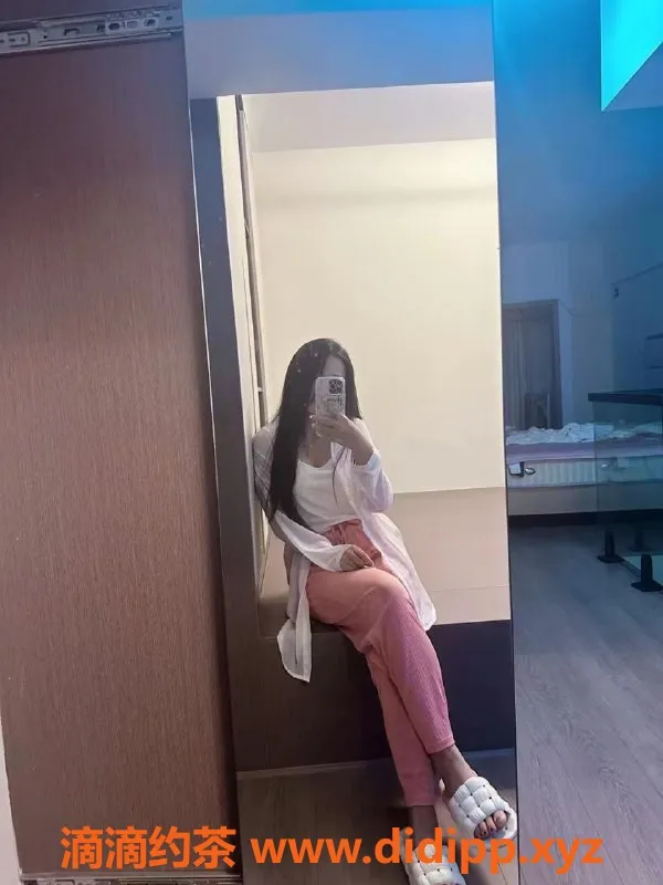 重庆楼凤-南坪柳岩22岁168cm C杯热情服务