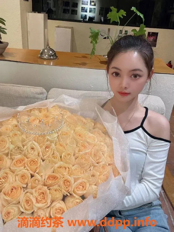 深圳楼凤-龙岗小精灵，800元体验完美服务