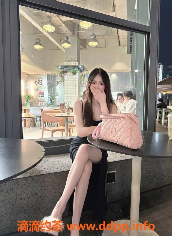 深圳楼凤资源信息,深圳龙华甜妹儿，长腿服务超赞，1200元起