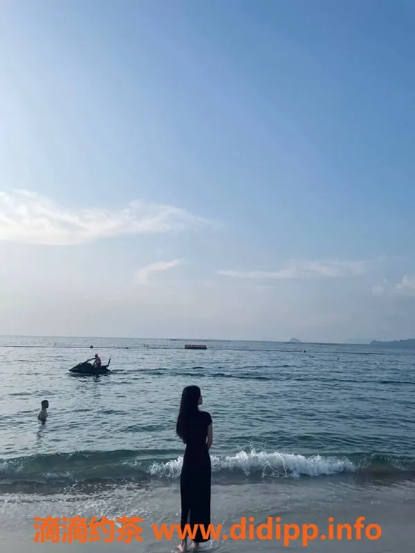 深圳楼凤-龙华嫩妹萱萱，撩人课费仅P800