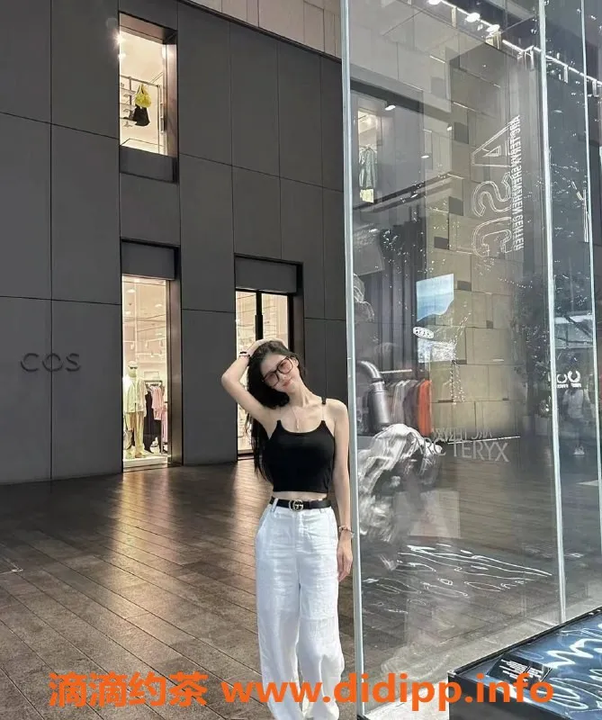 深圳楼凤-龙岗怡妹子，嫩妹可包夜，服务超赞