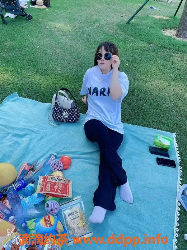 厦门楼凤-玲玲，身高168，甜美优雅，超值体验