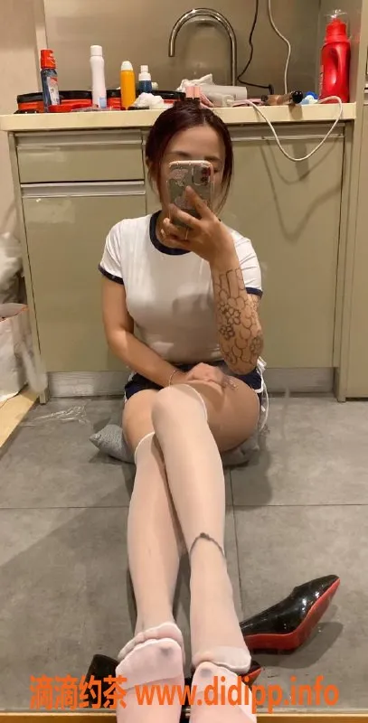 成都楼凤资源信息,成都可儿萝莉学妹，修车服务超热辣！