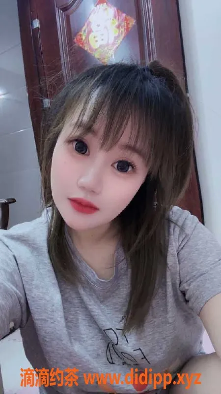 广州楼凤-黄埔肤白大奶小白，26岁热情服务