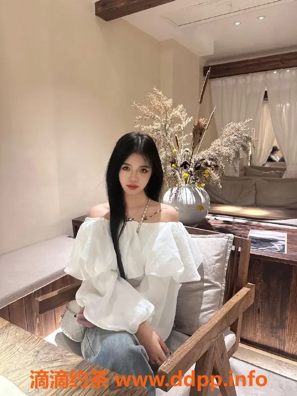 深圳楼凤-龙华小柠🉑双飞服务，900p 1600pp等你来体验！