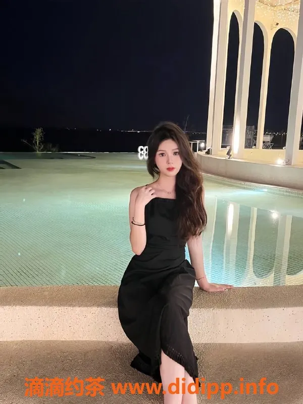 厦门楼凤-嫩妹林可怡，05年，身材诱人，电报预约