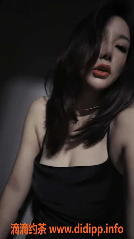 广州楼凤-广州白云大奶少妇菲菲，34岁身高166cm