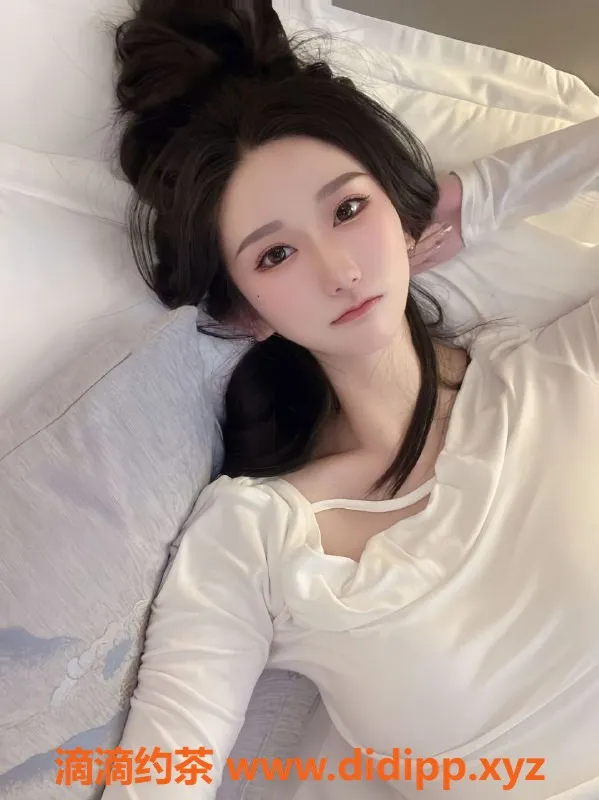 杭州上门服务-上城区大学生白茹雪，172CM超白粉C罩，1200起