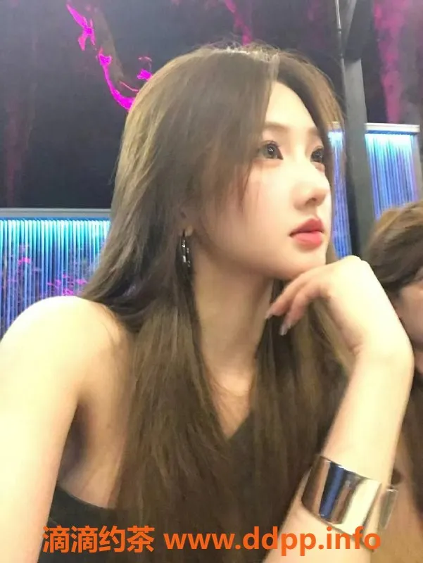 深圳楼凤资源信息,福田嫩妹鹿小，高颜值大胸，课费1600起