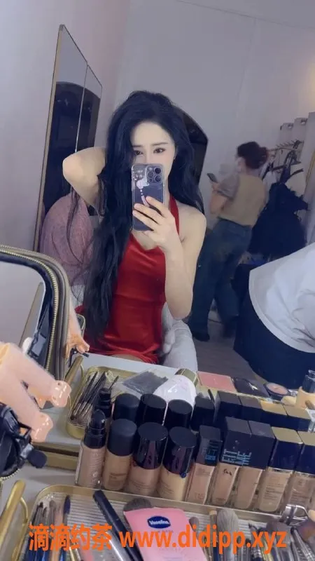 深圳楼凤-龙华御姐雪莉，体验五百胸推服务