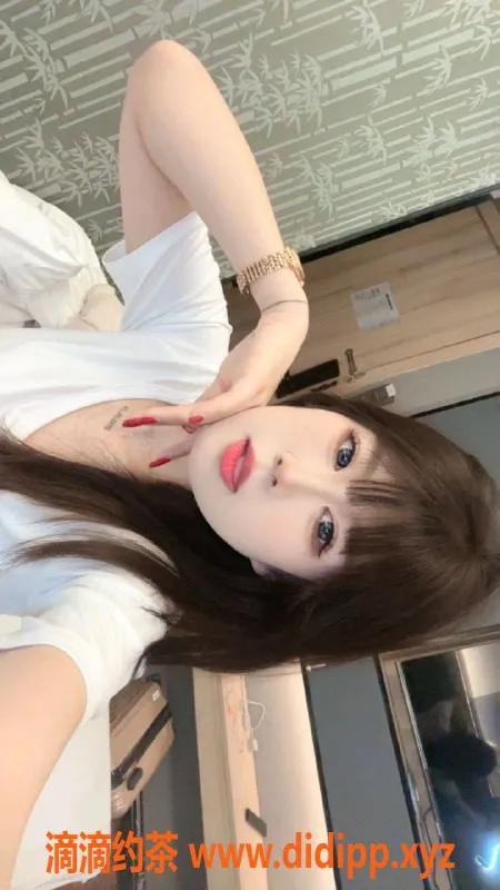 深圳楼凤资源信息,南山草莓，700元胸推制服服务，视频验证