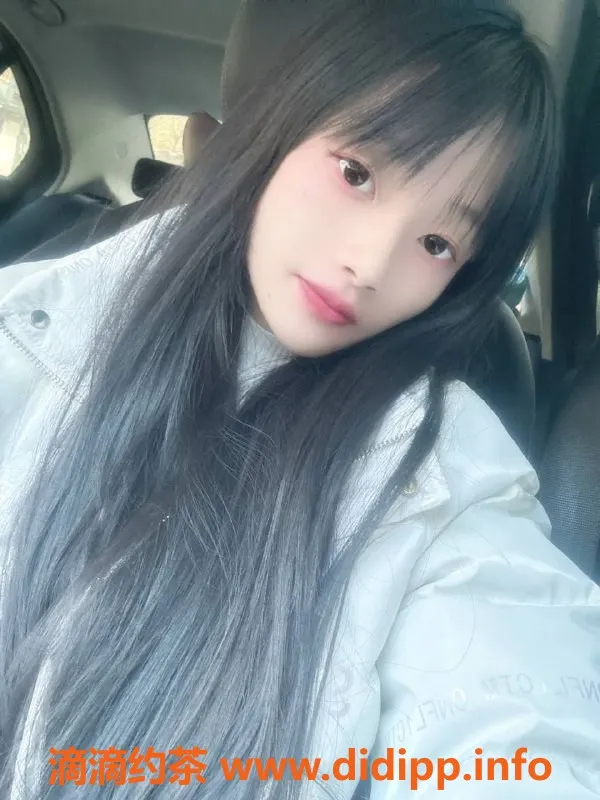 深圳楼凤-龙华小倩，嫩妹御姐大胸，包夜体验不容错过