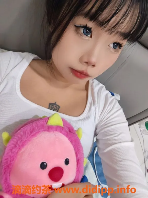 上海楼凤-静安叛逆少女 18岁 165cm 600元/40分