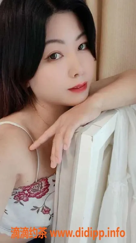 广州楼凤资源信息,番禺兼职伊伊，28岁C罩杯，400元体验