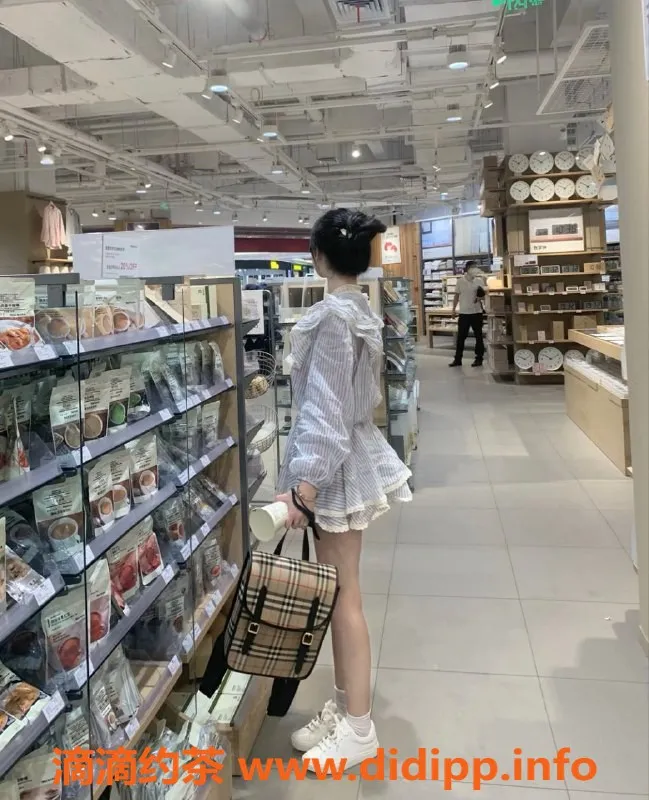 武汉楼凤资源信息,洪山七七，性感尤物等你约！