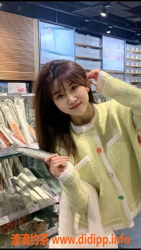 深圳楼凤-南山染染，激情舌吻与按摩体验