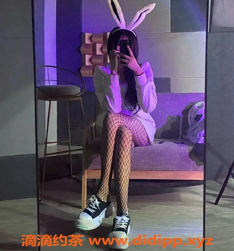 上海楼凤-普陀百合172cm 54kg 性感口交服务