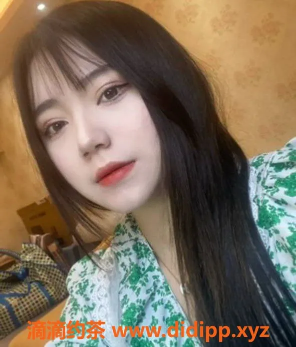 上海楼凤-普陀百合172cm 54kg 性感口交服务