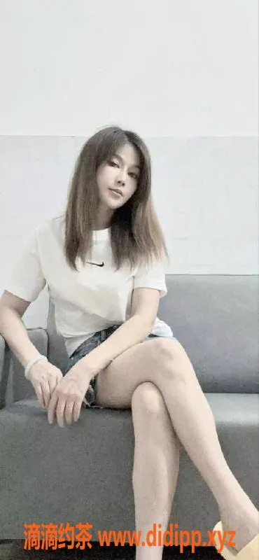 广州楼凤-天河大奶御姐小美，158cm 36C体验超值！