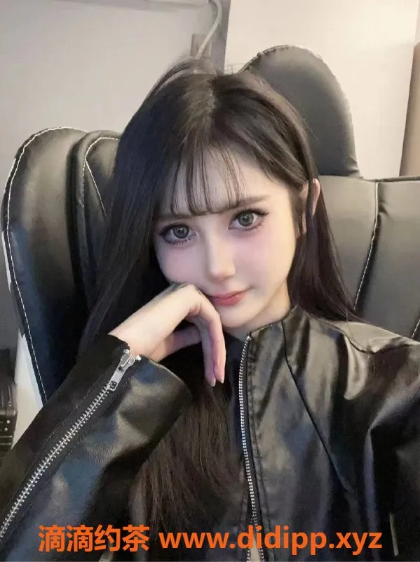 深圳楼凤-龙华小会，舌吻制服丝袜，1100元起