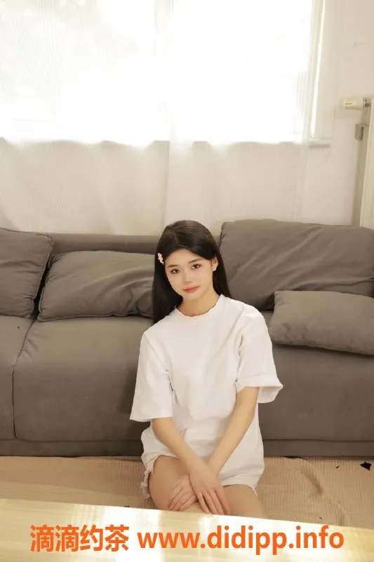 北京楼凤-朝阳小乖，163cm，43kg新鲜陪浴服务！