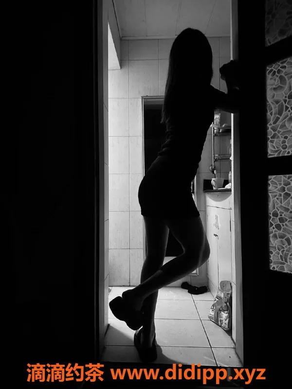 北京楼凤-小琪，朝阳望京，陪浴1000元，43kg小巧可爱