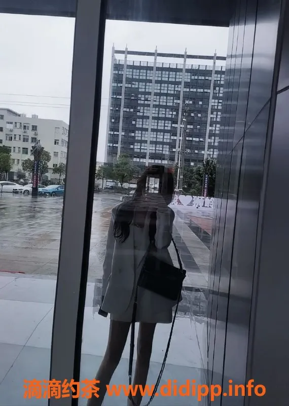 深圳楼凤-南山梓涵，23岁D罩杯，168高48重，3500元