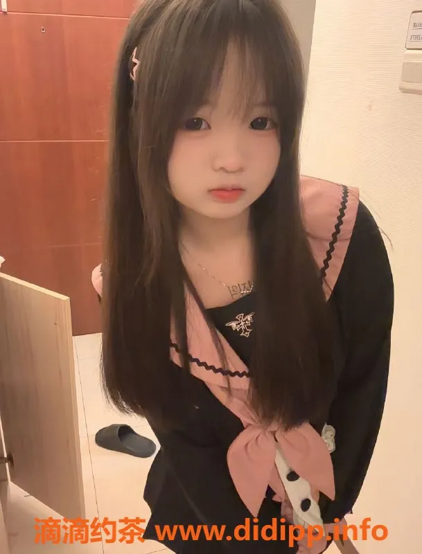 东莞楼凤-河南岸公寓18岁七七，162cm94斤，鸳鸯浴服务