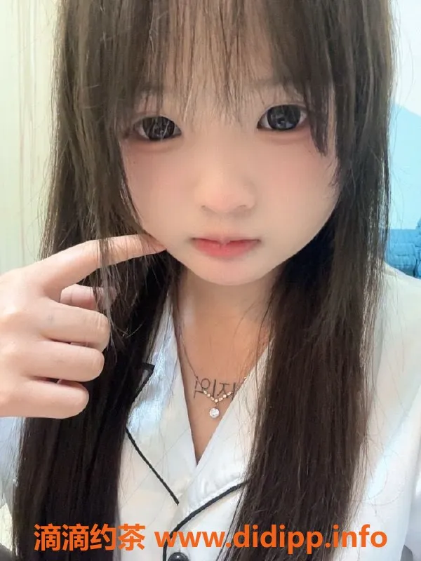 东莞楼凤-河南岸公寓18岁七七，162cm94斤，鸳鸯浴服务