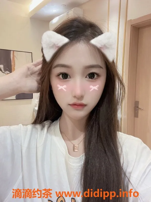 杭州楼凤-滨江区小橙子，165cm 93斤 C罩杯超甜妹