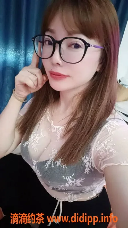 广州楼凤-番禺大奶水多姐姐小艺，156cm，400元体验