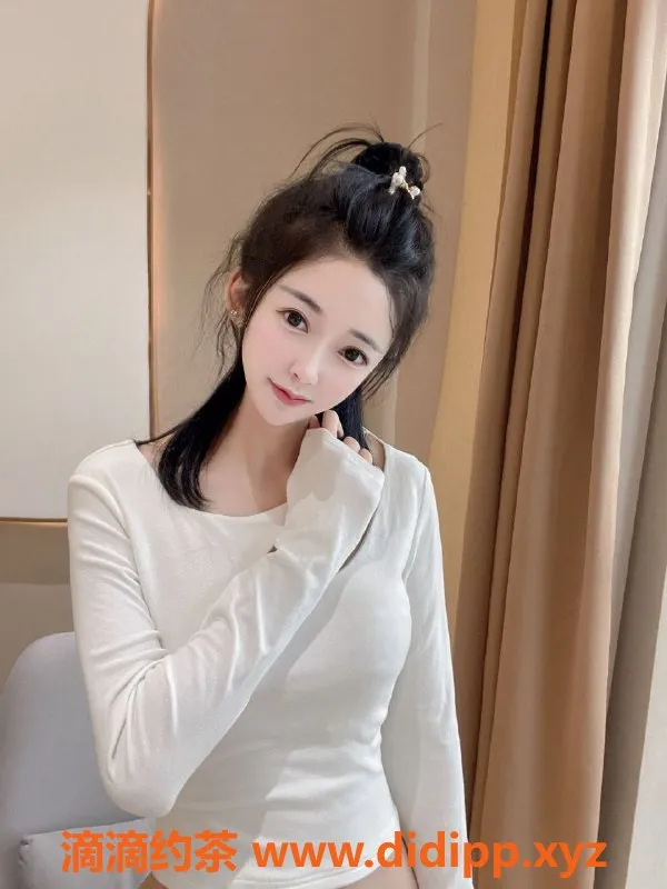 杭州楼凤-上城区悠悠，24岁，胸围34C，精致下午茶系列