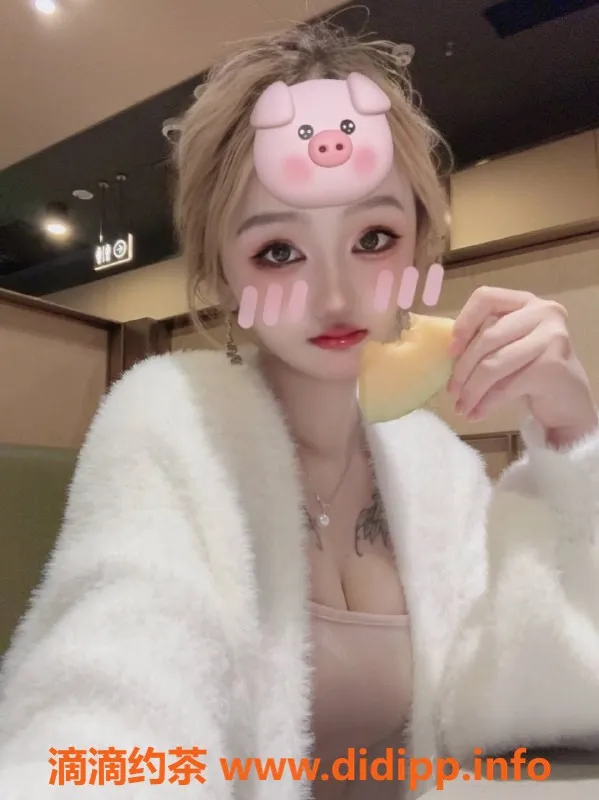 深圳楼凤-南山瑶瑶，900元享舌吻与制服体验