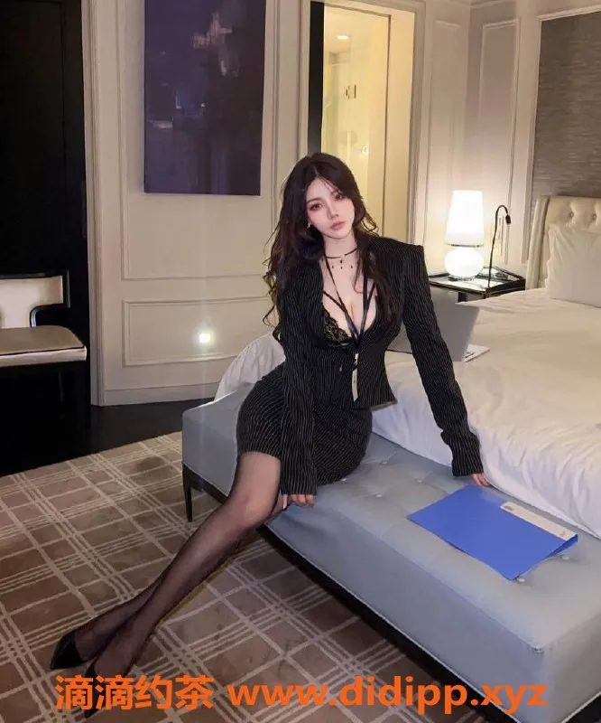 上海楼凤-静安温婉，168cm大胸肤白美女，2000起