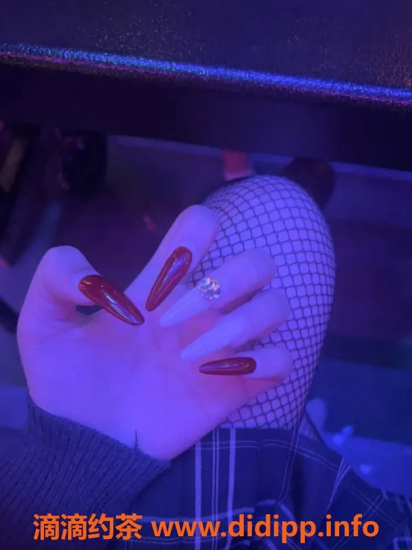 武汉楼凤-洪山小七，温柔体贴的高颜值服务小姐