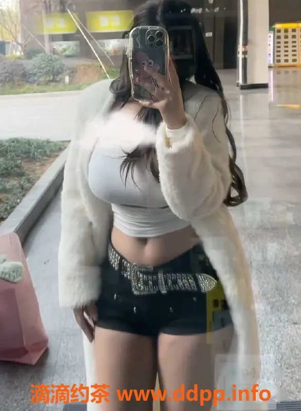 上海楼凤-静安桃桃，175cm长腿大胸女孩，1600p体验