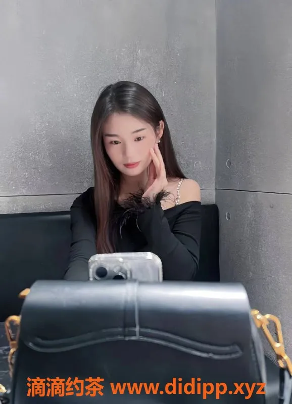 深圳楼凤资源信息,宝安小雨，700元约会，服务超棒！