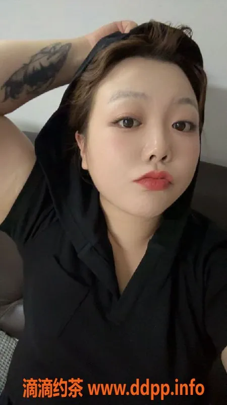 广州楼凤-番禺小辣椒，26岁165cm微胖少妇，400元40分钟