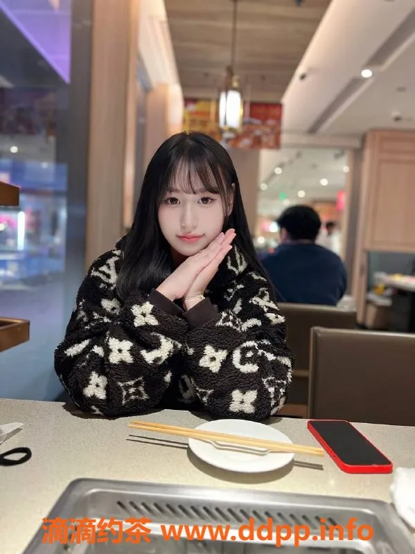 上海楼凤-普陀Jennie，165cm 50kg，预订仅需2000p