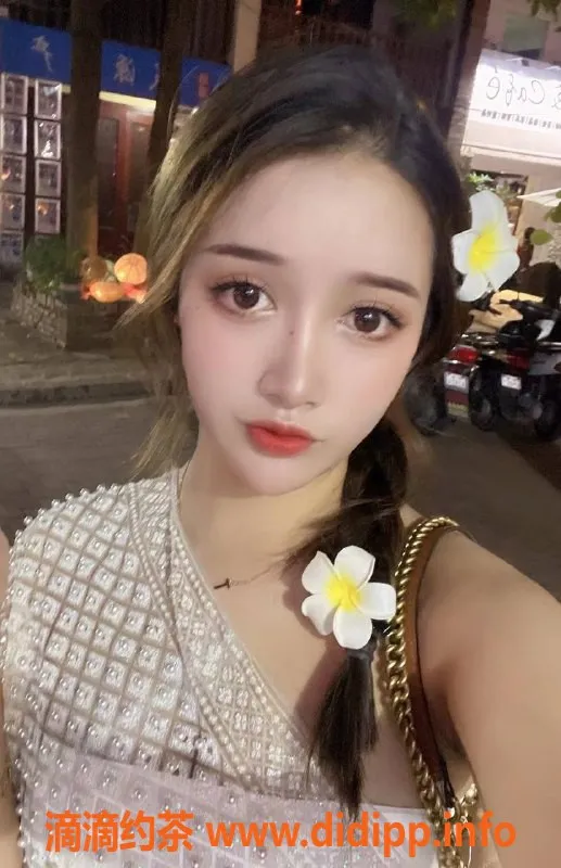 杭州楼凤-上城区小肥羊 20岁168cm 65kg 丰满型双飞体验