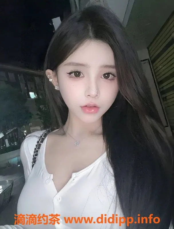 上海楼凤-闵行恩娜：165CM E罩杯 美女舌吻与鸳鸯浴