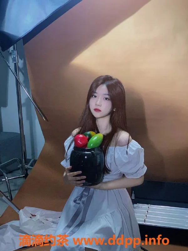 上海楼凤资源信息,静安小雪碧，身高163，价格1800p，肤白颜值高！