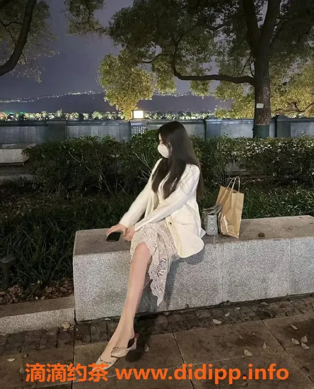 深圳楼凤-深圳罗湖楚曦，23岁165cm，D罩杯，1600元起