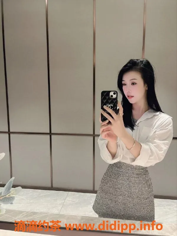 上海楼凤-普陀小书，1400元享鸳鸯浴与六九服务